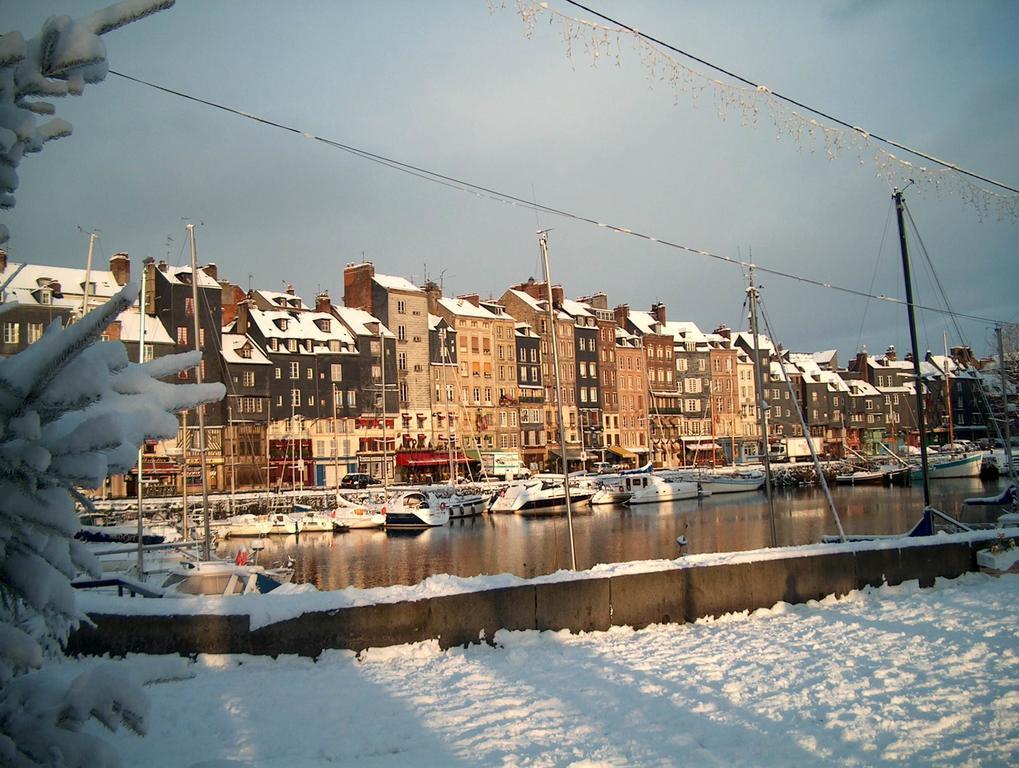 Escapade Au Coeur De Honfleur Avec Parking Prive Et Vue Panoramique Apartman Szoba fotó