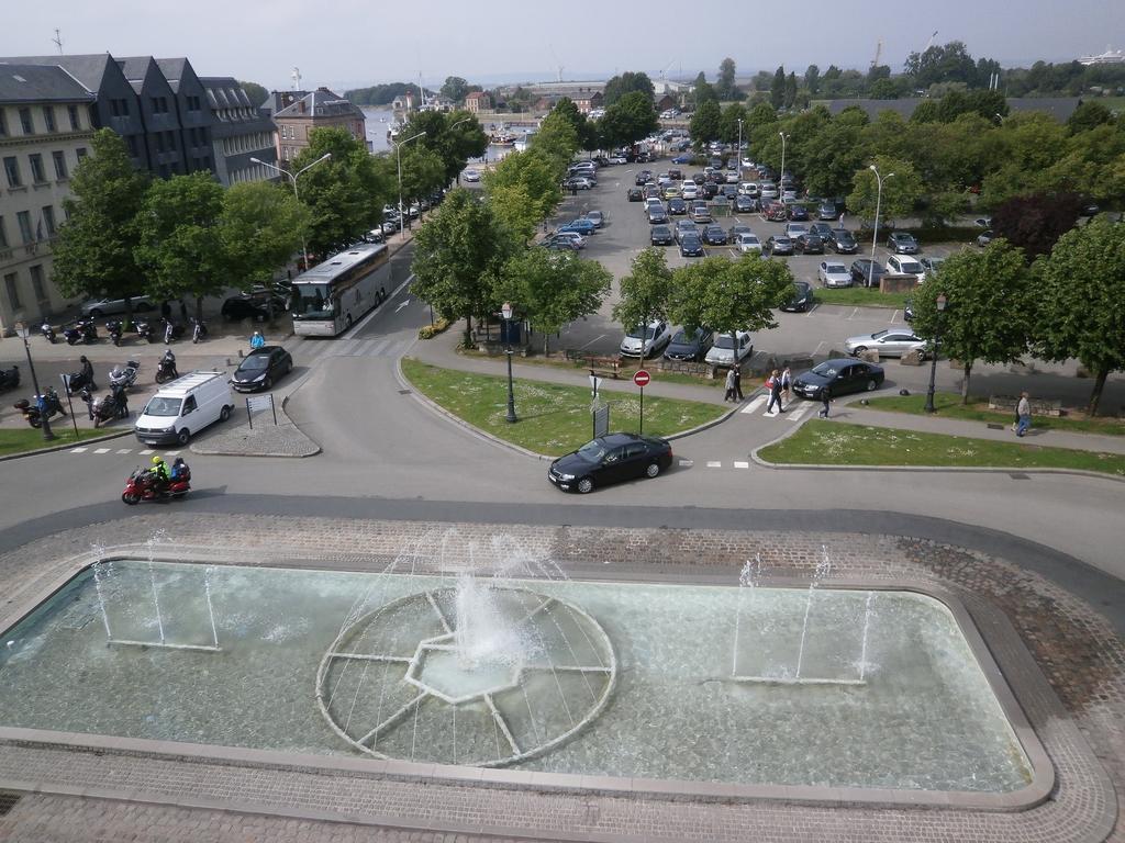 Escapade Au Coeur De Honfleur Avec Parking Prive Et Vue Panoramique Apartman Szoba fotó